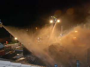 Brand in Mödling (Bild: BFK Mödling/Herbert Wimmer) Brand in Mödling (Bild: BFK Mödling/Herbert Wimmer)