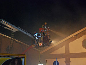 Brand in Mödling (Bild: BFK Mödling/Herbert Wimmer) Brand in Mödling (Bild: BFK Mödling/Herbert Wimmer)